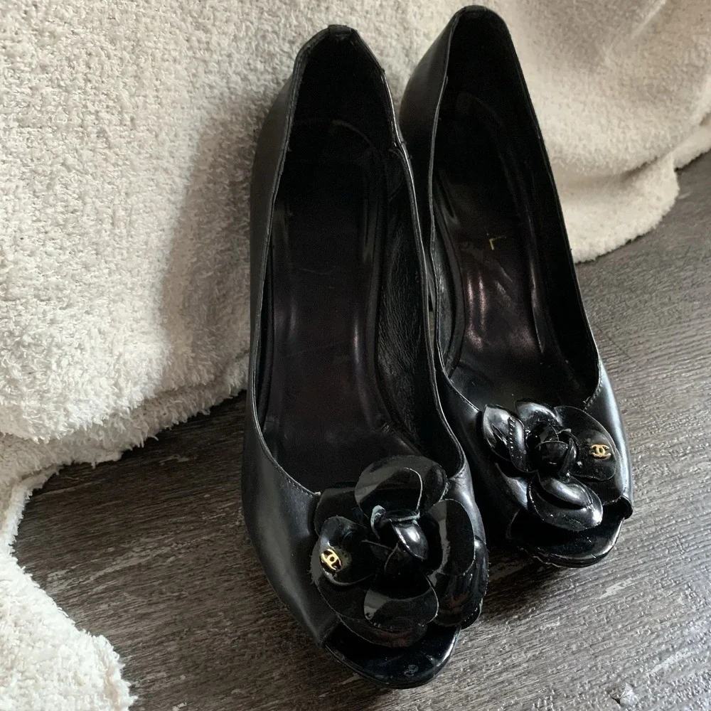 CHANEL Rare‎ Black Lambskin Camellia Stiletto Chain Heel Size 40